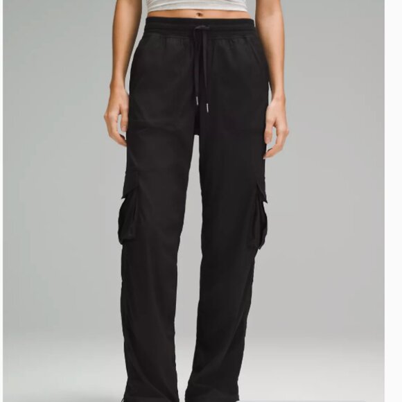 NWT LULULEMON DANCE STUDIO RELAXED-FIT MID-RISE CARGO PANT Black M - Picture 3 of 3